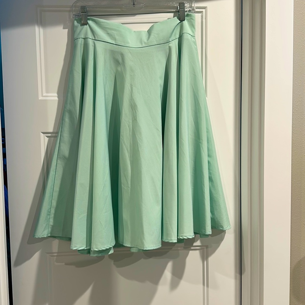 🥳5 for $25 sale! #5for25 Cute skater skirt. Good condition
